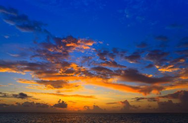 Maldivlere gün batımı