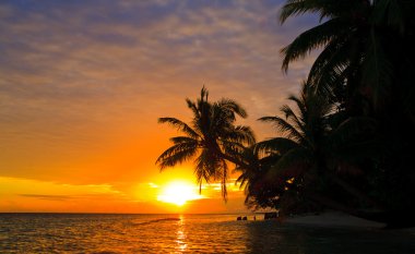 Maldivlere gün batımı