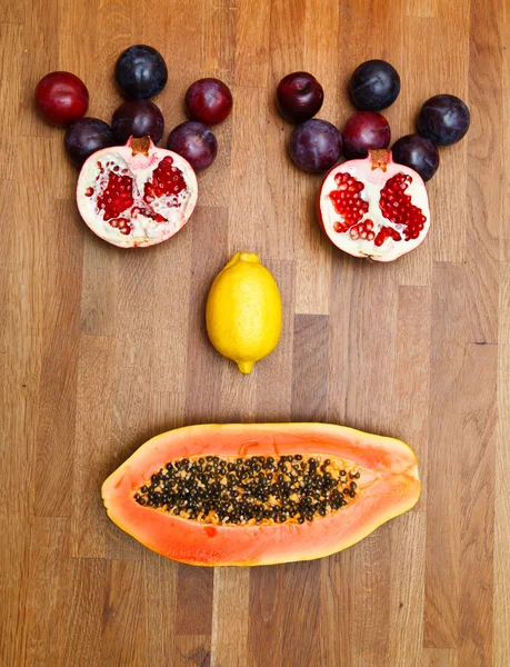 Gezicht gemaakt van vruchten — Stockfoto