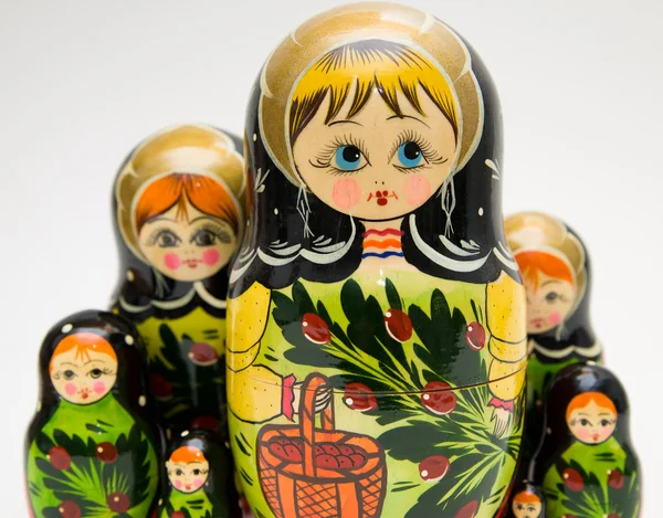 白い背景の上のロシアのマトリョーシカ人形 — ストック写真