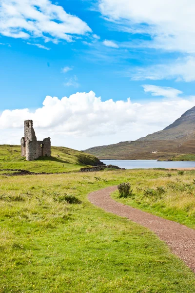 Path to Scottish castle — Stock Photo, Image