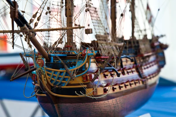 木制帆船模型的详细信息 有用的业余爱好的示例 — 图库照片