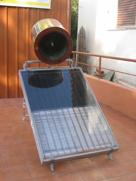 Ηλιακός θερμοσίφωνας — Φωτογραφία Αρχείου