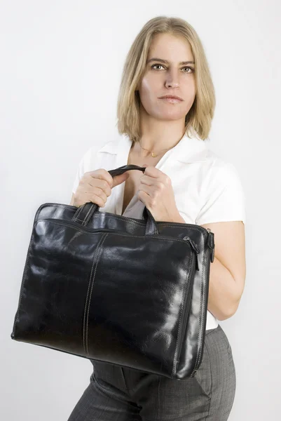 Mulher de negócios bonita com saco aback em suas mãos . — Fotografia de Stock