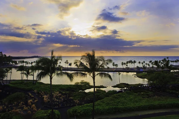 Baía de Anae 'hoomalu, Havaí, ao pôr-do-sol — Fotografia de Stock