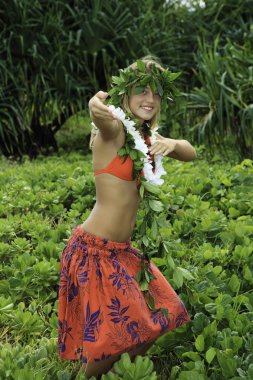 hawaiian hula tarafından bir genç kız dans