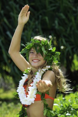 hawaiian hula tarafından bir genç kız dans