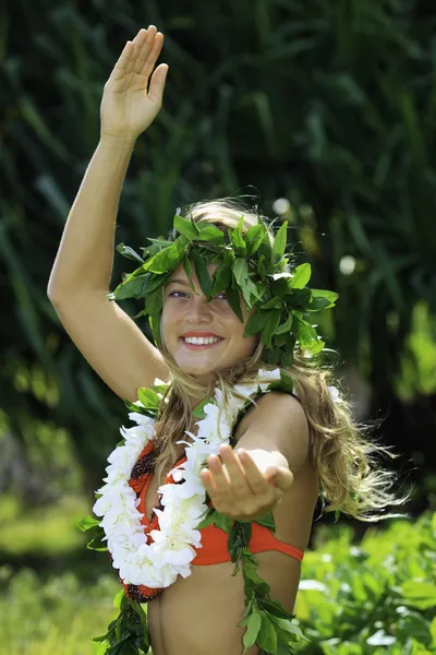 Havajské hula tančili dospívající dívka — Stock fotografie