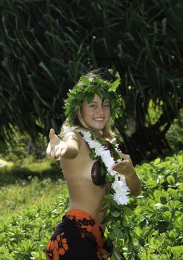 hawaiian hula tarafından bir genç kız dans