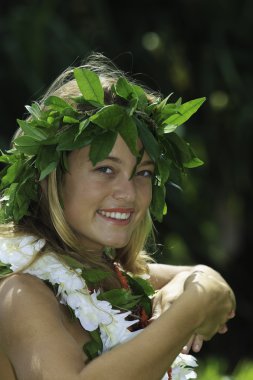 hawaiian hula tarafından bir genç kız dans