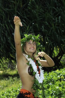 hawaiian hula tarafından bir genç kız dans