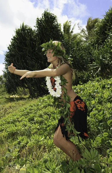 Hawajskie hula tańczyła przez nastolatka — Zdjęcie stockowe