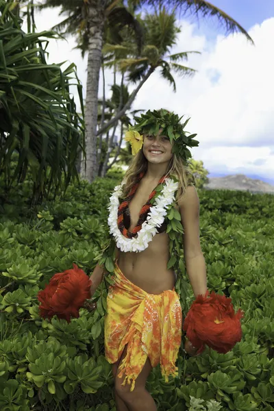 Hawaii hula táncolt egy tizenéves lány — Stock Fotó