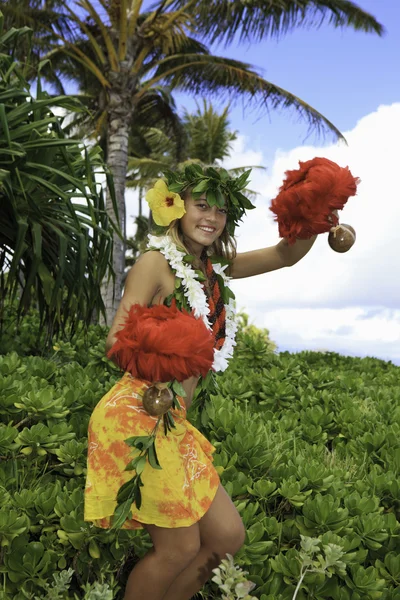 Hawaiian hula tarafından bir genç kız dans — Stok fotoğraf