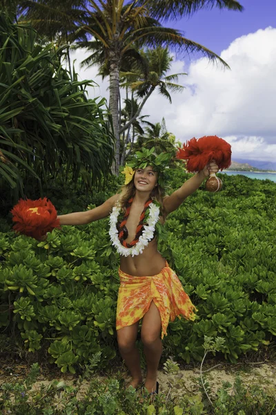 由一名少女跳夏威夷草裙舞 — 图库照片