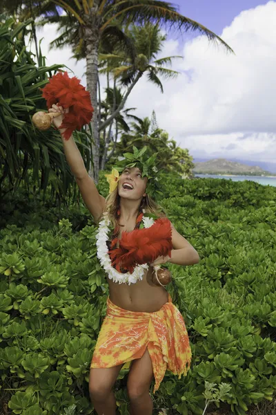 Hawaiian hula tarafından bir genç kız dans — Stok fotoğraf