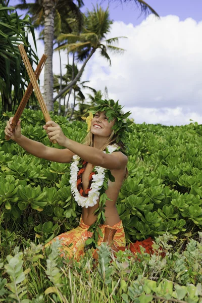 Hawajskie hula tańczyła przez nastolatka — Zdjęcie stockowe