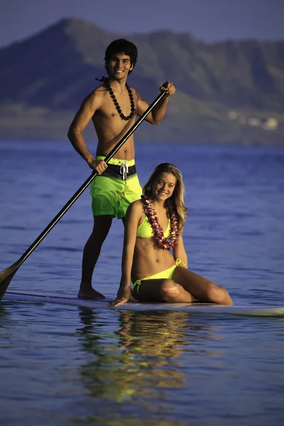 Couple on a paddleboard — Stock Photo, Image