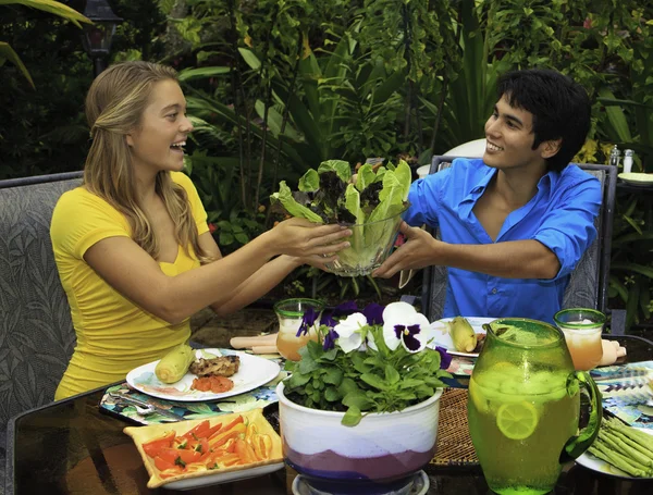 Young couple having a barbecue lunch — Stock Photo, Image