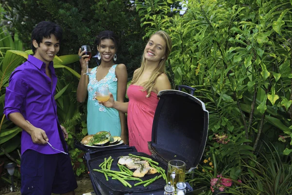 Three friends at a barbecue party in hawaii — Stock Photo, Image