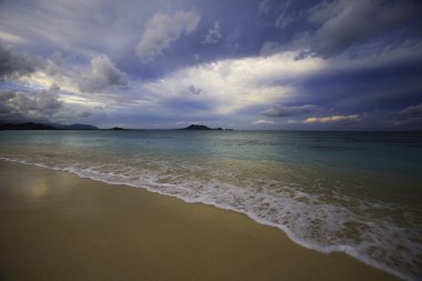 oahu rüzgarlıkısmına alacakaranlıkta