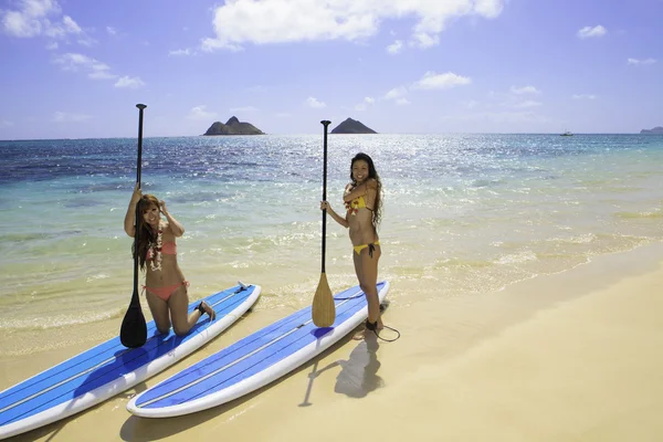 Japanese women with their paddle boards — Stock Photo, Image