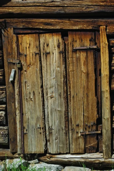 Image en gros plan de l'ancienne porte en bois — Photo