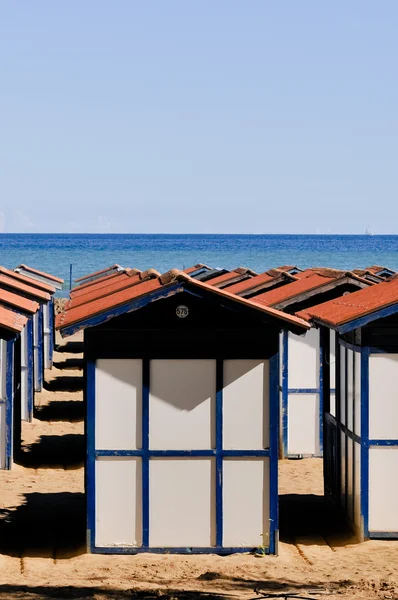 Múltiples cabañas de playa Fotos De Stock
