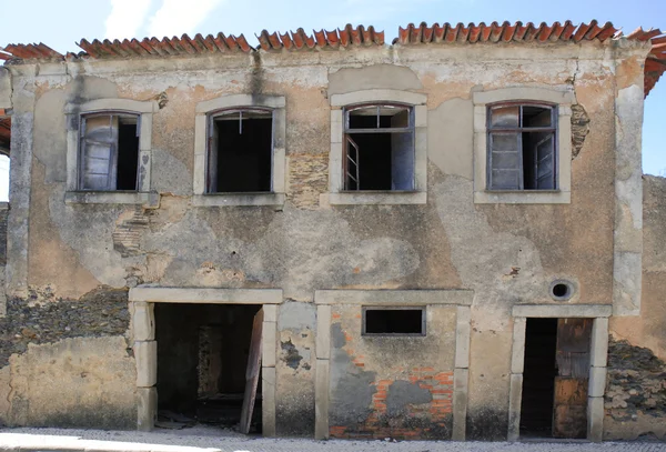 버려진된 오래 된 건물 — 스톡 사진