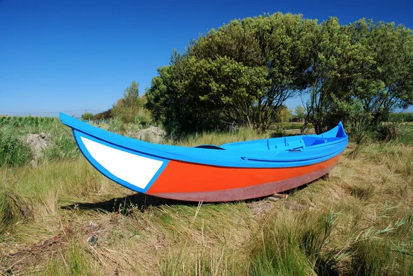 Barco de pesca colorido — Fotografia de Stock