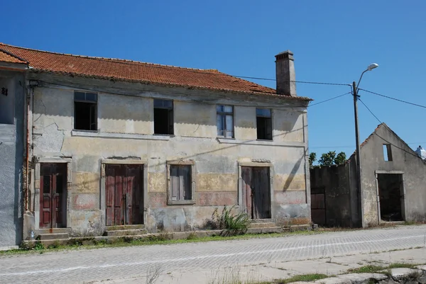 버려진된 오래 된 건물 — 스톡 사진