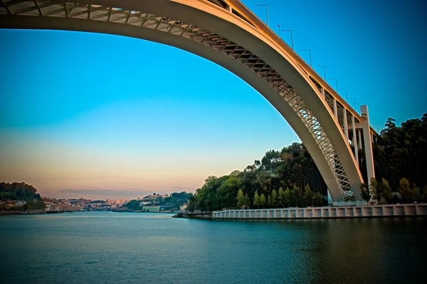 Πόρτο Γέφυρα Στο Όμορφο Ηλιοβασίλεμα — Φωτογραφία Αρχείου
