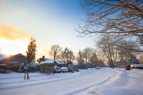 Cena de neve suburbana — Fotografia de Stock
