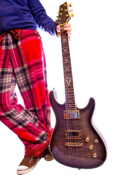 Funky Gitarzysta Kobieta Niechcenia Trzymając Jej Gitara — Zdjęcie stockowe