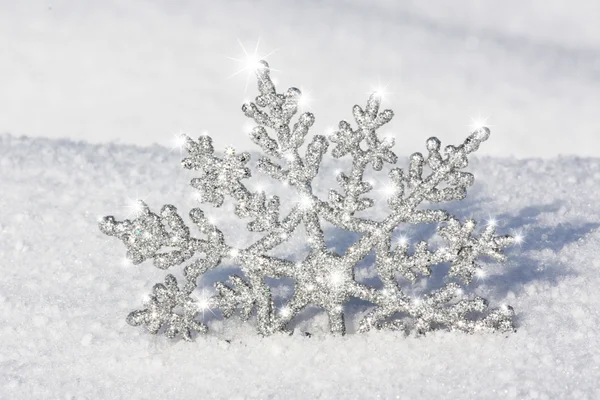 Zilveren sneeuwvlok shinning — Stockfoto