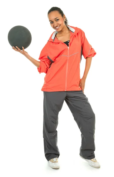 Atletisk flicka med en boll — Stockfoto