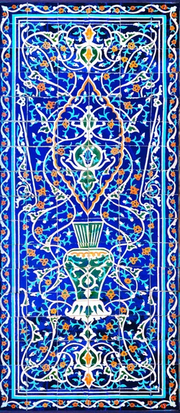 传统装饰的陶瓷在清真寺 — 图库照片