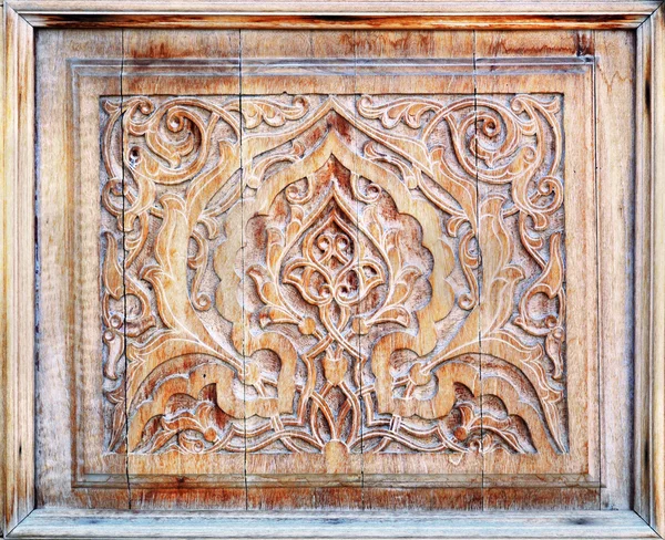 Традиционный орнамент на деревянных изделиях — стоковое фото