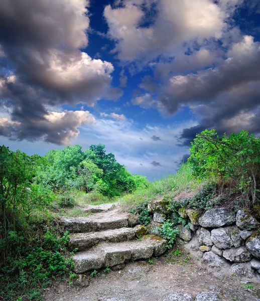 Treppe in den Ruinen der antiken Höhlenstadt — Stockfoto