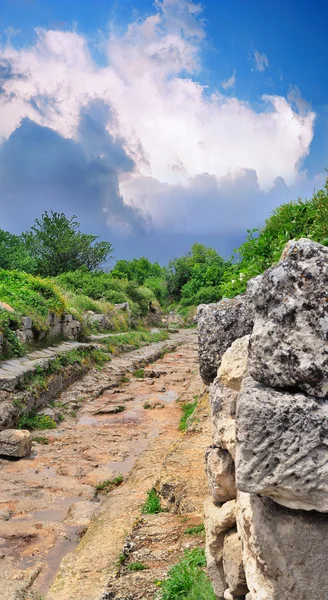 Estrada romana antiga nas montanhas — Fotografia de Stock