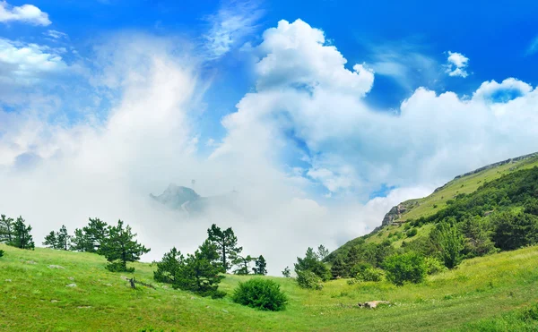 山から谷への幻想的な眺め — ストック写真