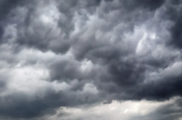 Темно threatenings хмари — стокове фото
