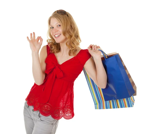 Молодая девушка с покупками — стоковое фото