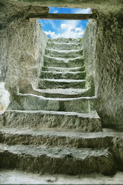 Escalier dans les ruines de l'ancienne cité des grottes — Photo