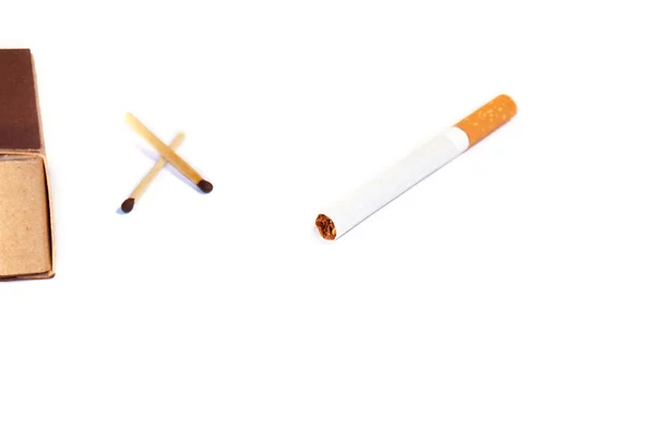 Cigarette and matches — Stock Photo, Image