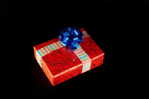 На праздник принято делать сюрпризы и дарить подарки — стоковое фото