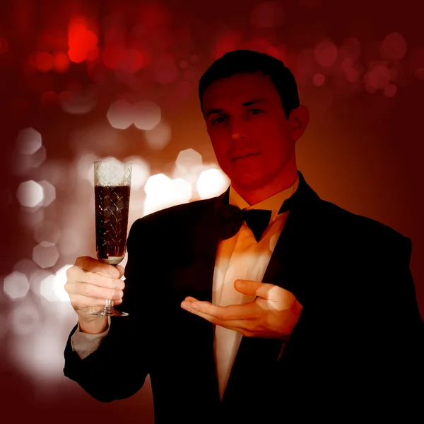 Elegantní Muž Dává Přednost Červené Sladké Hroznové Víno — Stock fotografie