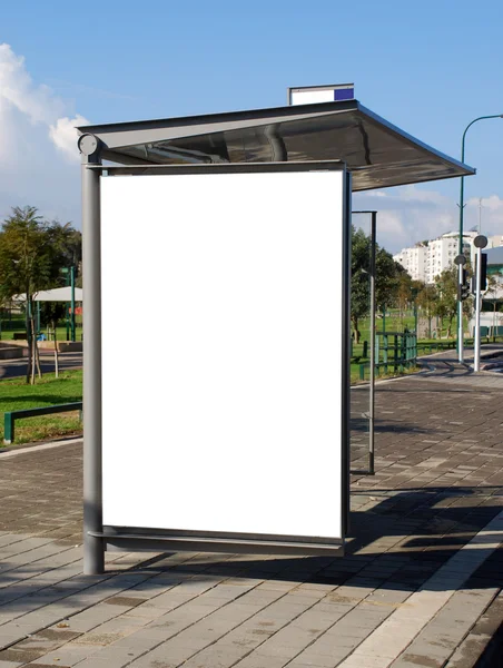 Μια Κενή Λευκή Πινακίδα Στο Σταθμό Λεωφορείων — Φωτογραφία Αρχείου