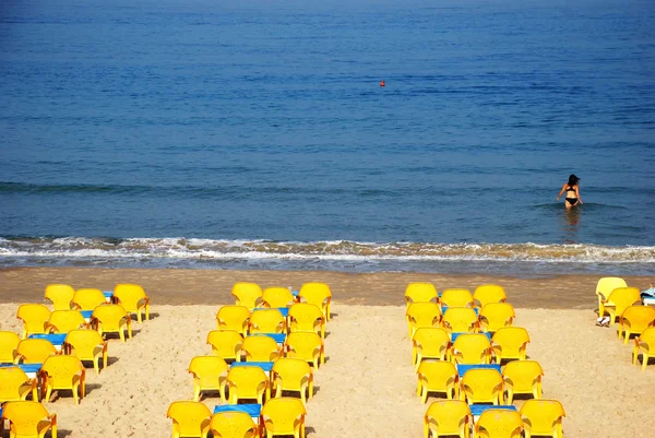 Deniz sarı sandalyeler — Stok fotoğraf