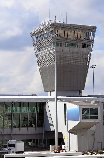 Havaalanı kontrol kulesi. — Stok fotoğraf